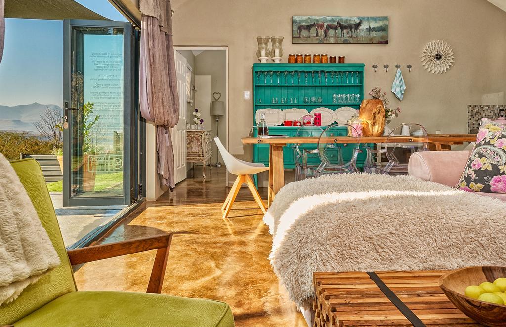 Lola'S Self Catering Accommodation คลาเรนส์ ภายนอก รูปภาพ