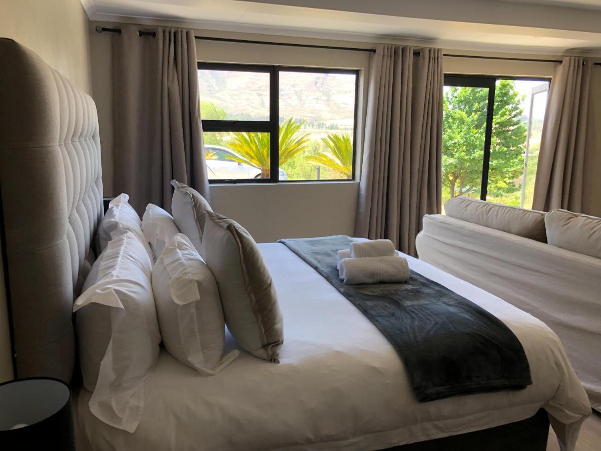 Lola'S Self Catering Accommodation คลาเรนส์ ภายนอก รูปภาพ
