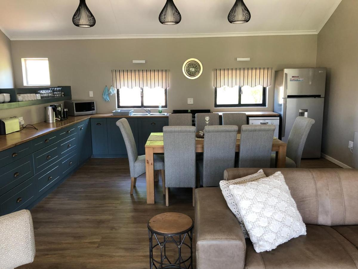 Lola'S Self Catering Accommodation คลาเรนส์ ภายนอก รูปภาพ