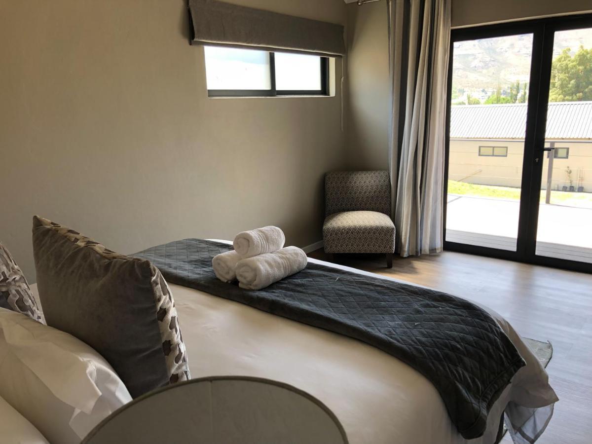 Lola'S Self Catering Accommodation คลาเรนส์ ภายนอก รูปภาพ